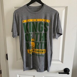 Source Unknown Gray Graphic Tee with Green and Yellow Accents
